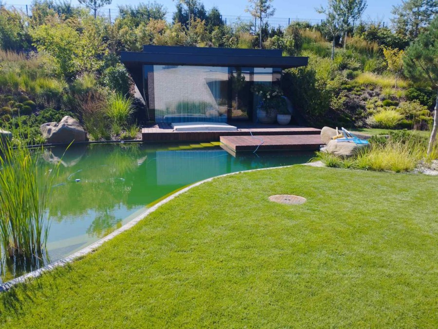 Dodávka technologie ke koupacímu jezírku v Osnici.