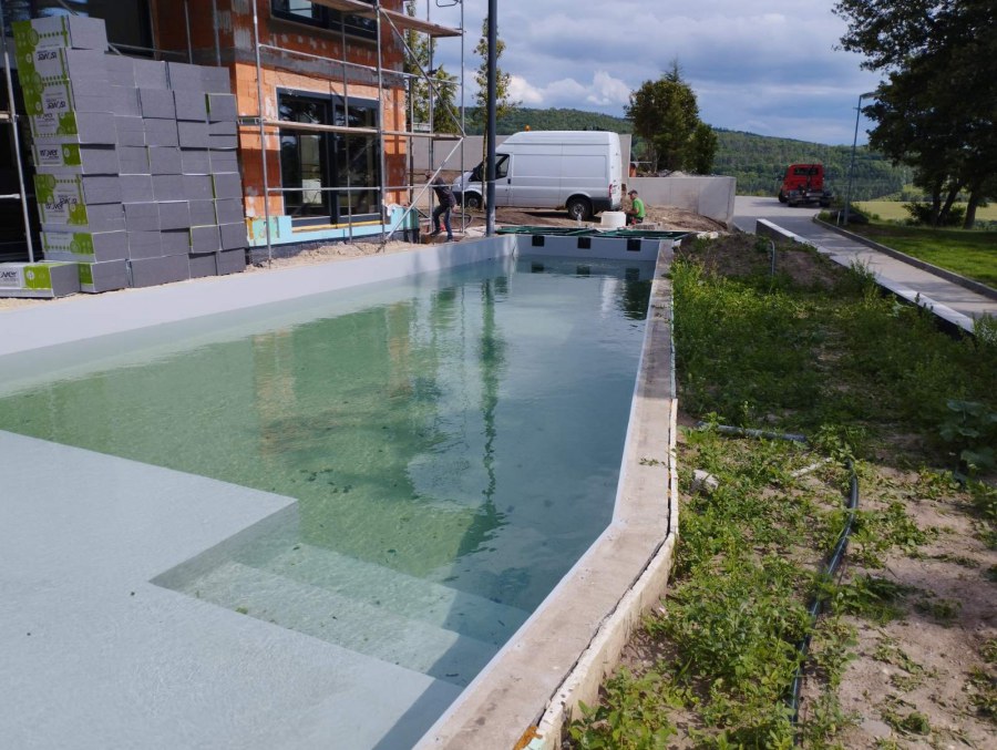 Realizace koupacího jezírka v Berouně.