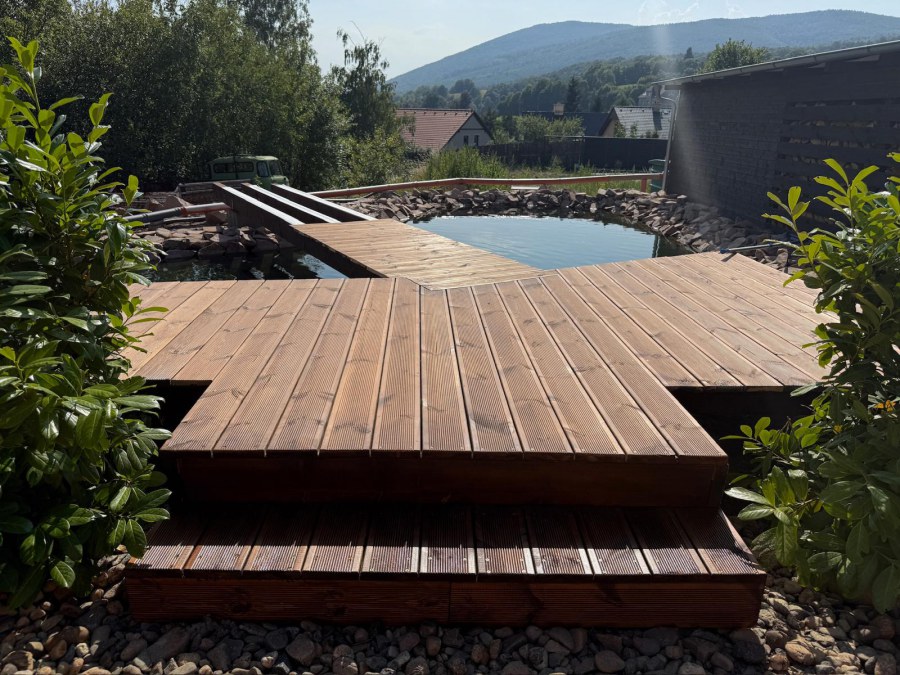 Jezírko v Hrobu u Teplic.