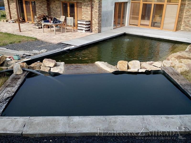 Stavba koupacího jezírka 65m3 v Korozlukách