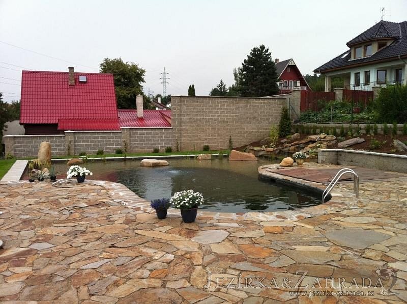 Koupací jezírko v Chomutově