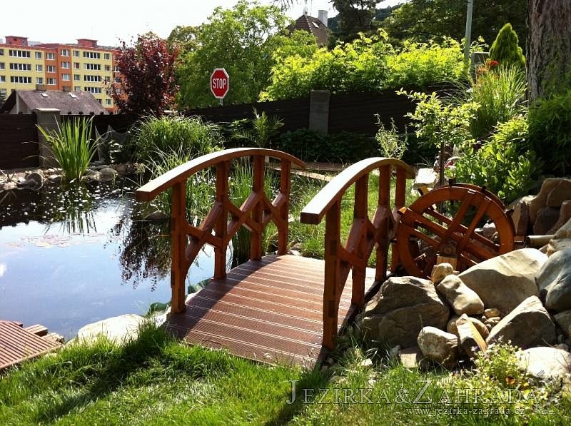 Výstavba jezírka v Mostě.