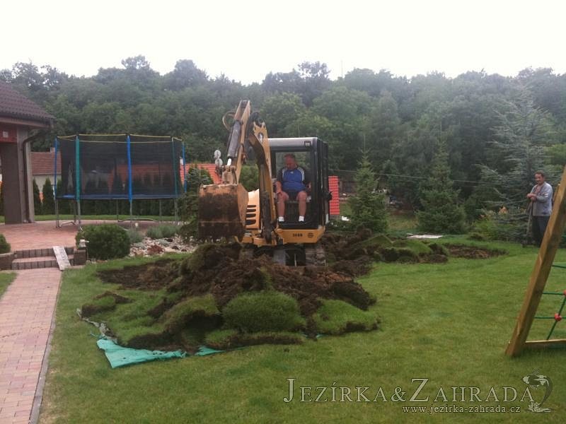 Výstavba jezírka cca 30m3 v Korozlukách