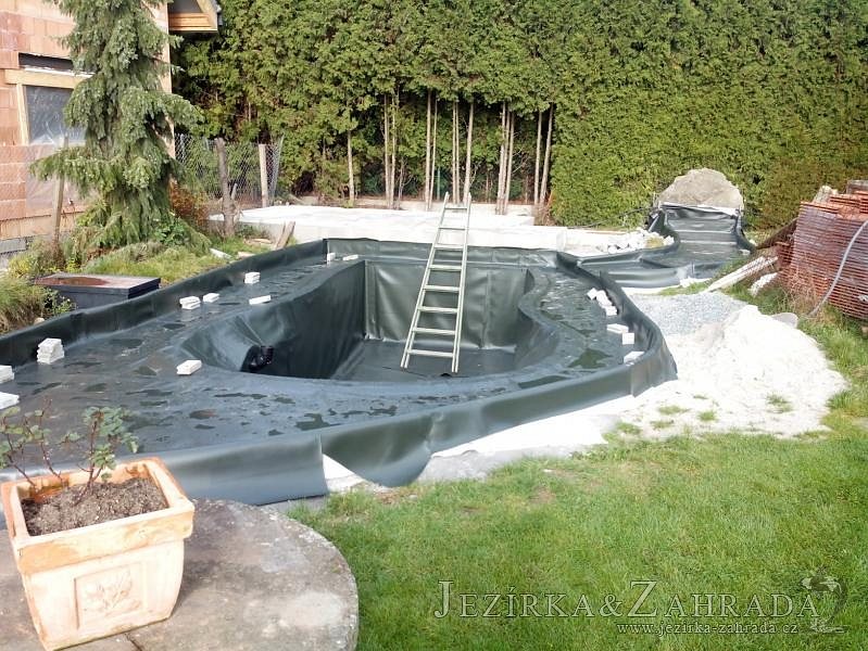 Fóliování koupacího jezírka v Seneci