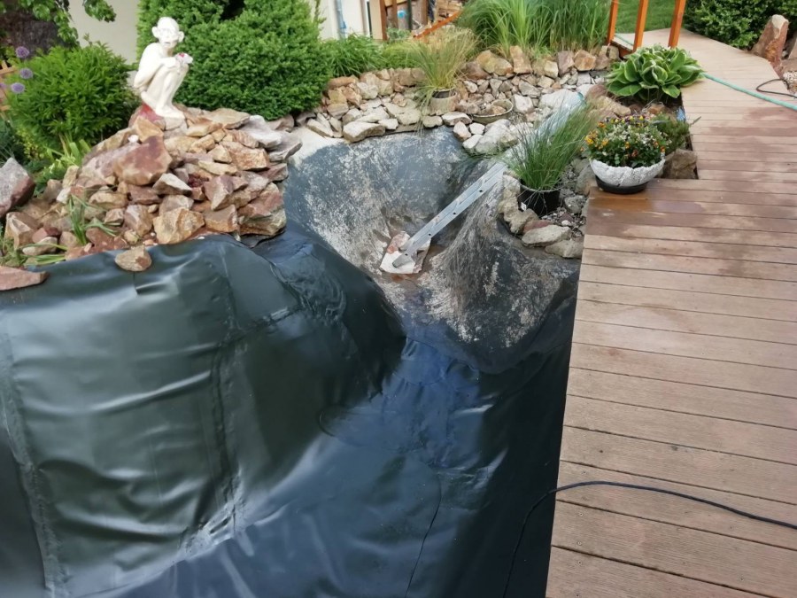 Rekonstrukce jezírka v Očihově.